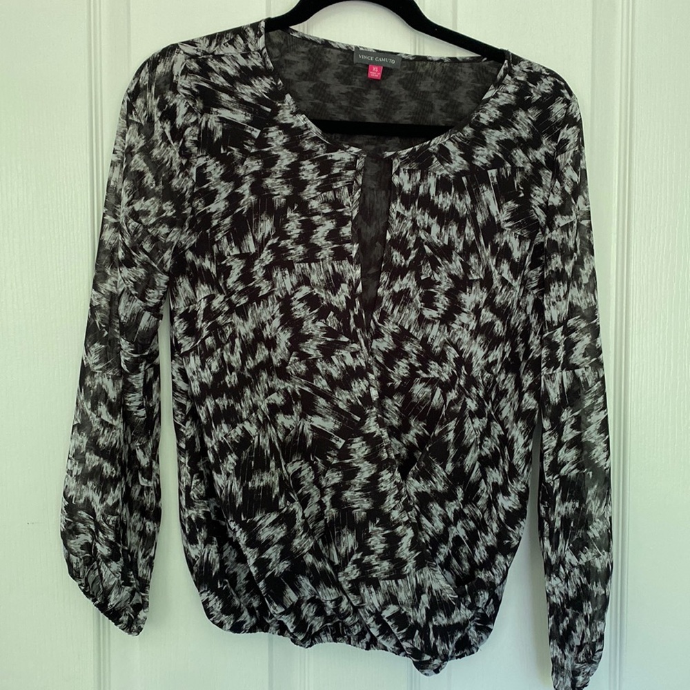 Classic black and white Vince Camuto blouse with elastic waist.